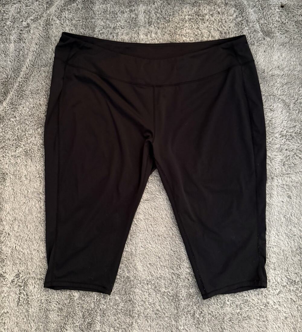 yogaruru Women’s Black Solid Capri Leggings Plus Size 3X 44" Waist Poly/Spandex